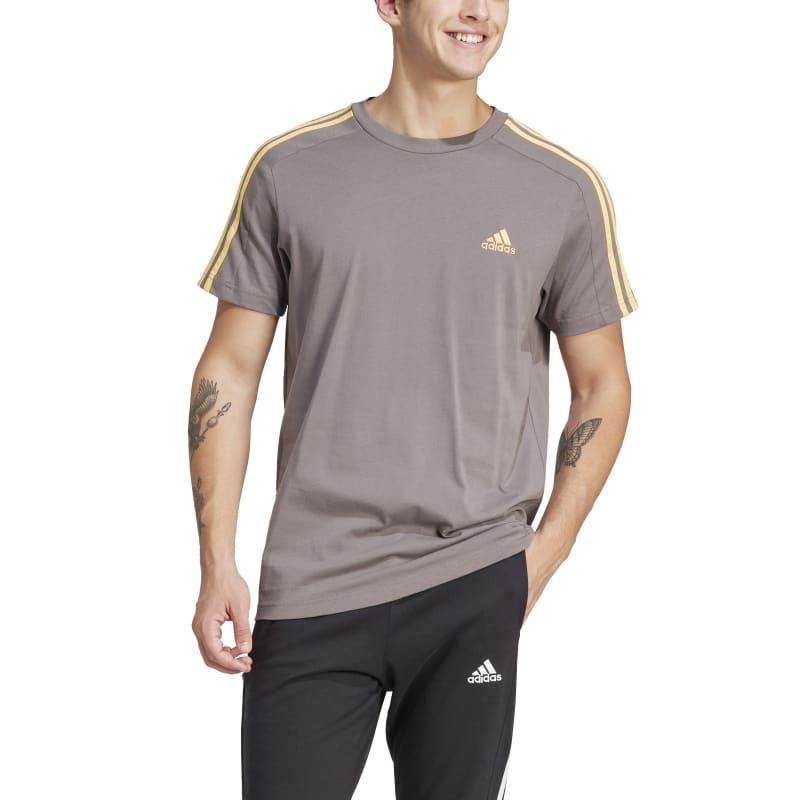 Camiseta ADIDAS ESSENTIALS 3S marrón y amarilla IS1334