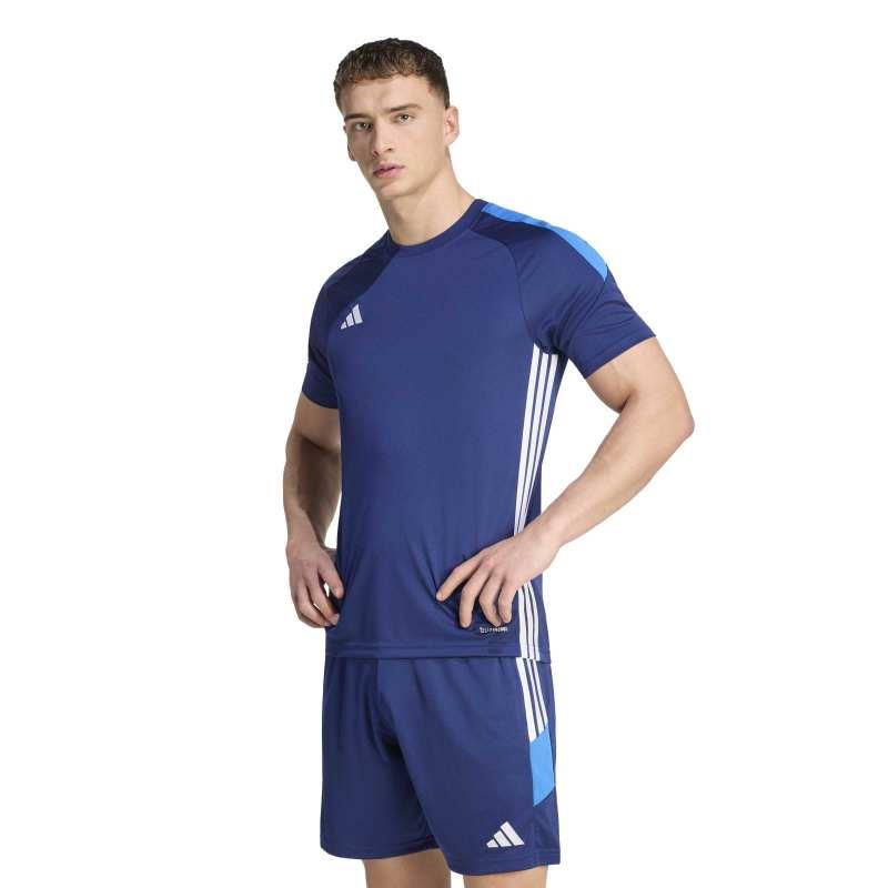 Camiseta ADIDAS TIRO 26 ESSENTIALS azul marino y azul KE4054